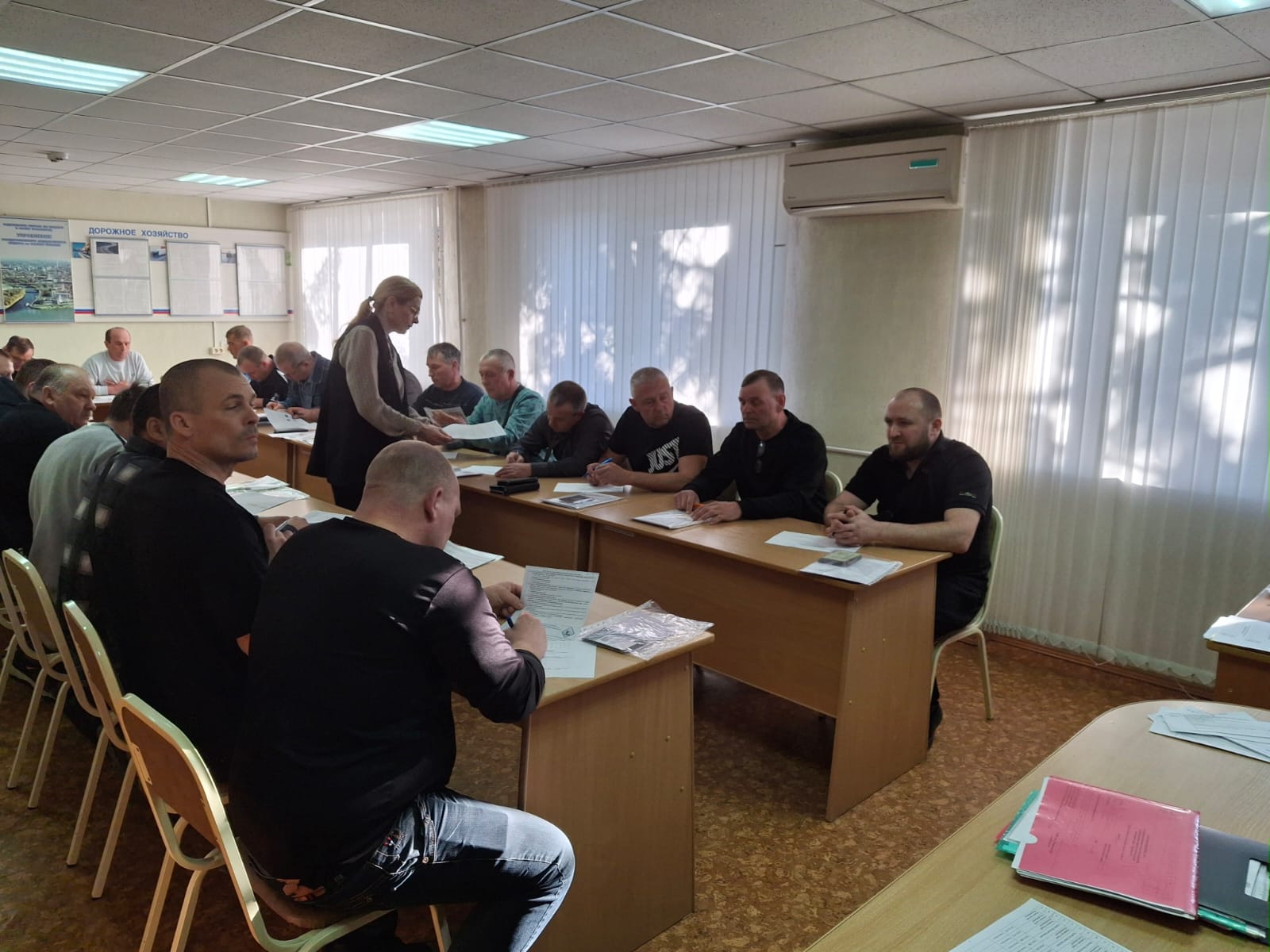 В городе Омске проверили знания водителей, перевозящих опасные грузы